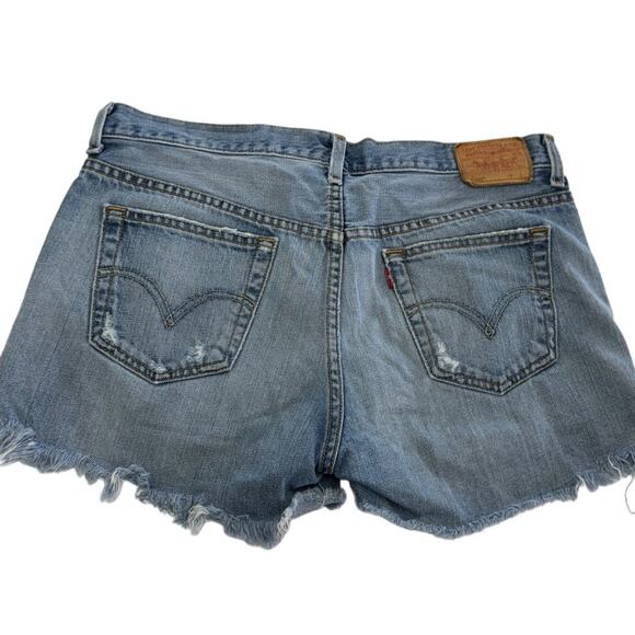 Levis Shorts Womens 30 Blue Jean Denim Raw Hem Mid Rise 501 Cotton‎ - Picture 2 of 8